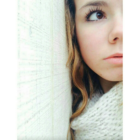 Profile Picture of Vivian Mcgibbony (@vivianmcgibbony) on Poshmark
