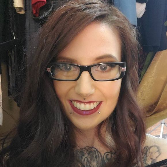 Profile Picture of Elyse Twichell (@elysetwichell) on Poshmark