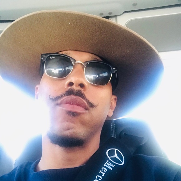 Profile Picture of Larry Cunningham (@lcunn001) on Poshmark