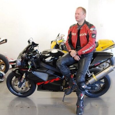 Profile Picture of Alex (@alexsaar70) on Twitter