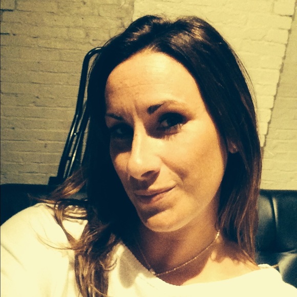 Profile Picture of Debra Varnum (@debraann38) on Poshmark