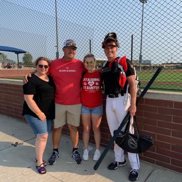 Profile Picture of Frankie Barrett (@frankiebarrett) on Poshmark