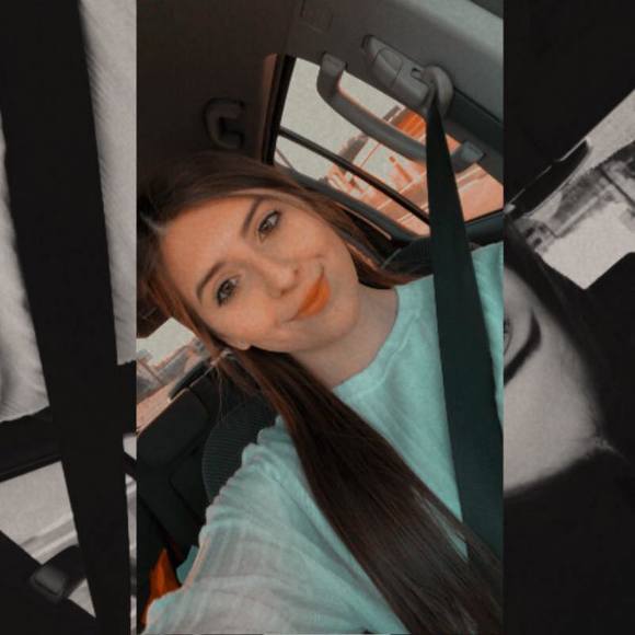 Profile Picture of Andrea Ledesma (@andrealedesmaaa) on Poshmark