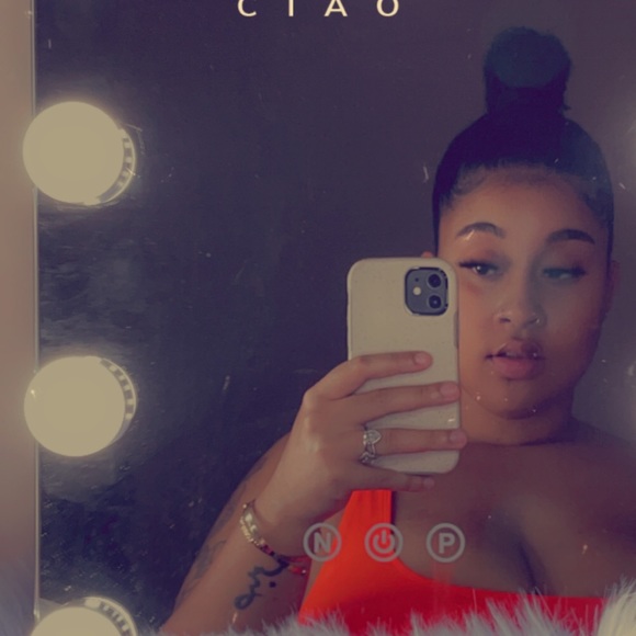 Profile Picture of Micaela Rivera (@kela2000) on Poshmark