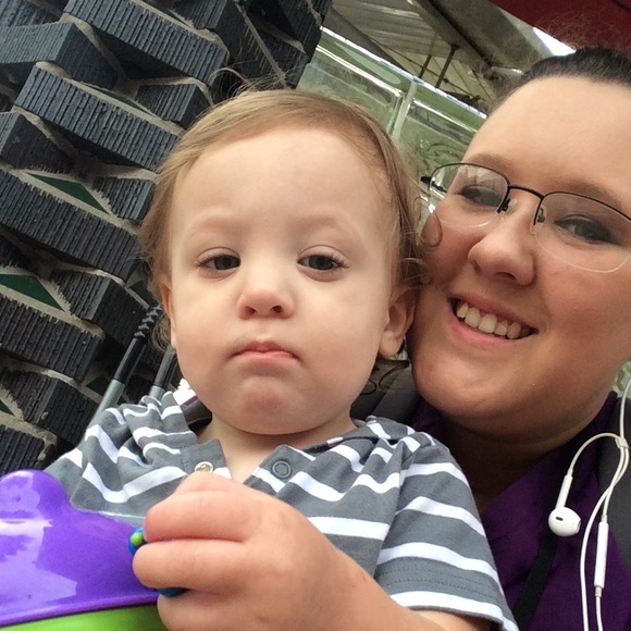 Profile Picture of Leanne Diamond (@lmdiamond2017) on Poshmark