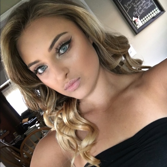 Profile Picture of Lillian Paniccia (@blue_eyess3579) on Poshmark