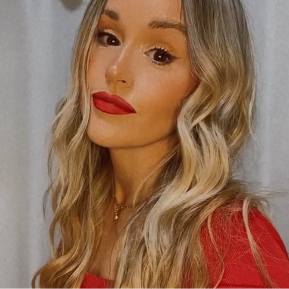 Profile Picture of Kali Thomas (@kalisellsstyle) on Poshmark