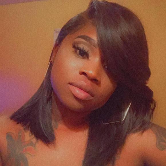 Profile Picture of Vonna Funsize (@vonnafunsize) on Poshmark