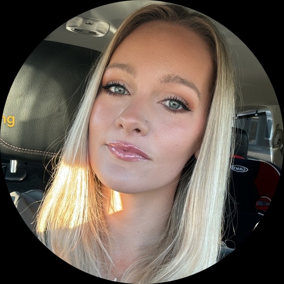 Profile Picture of Natalie Valentine (@natnat051311) on Poshmark