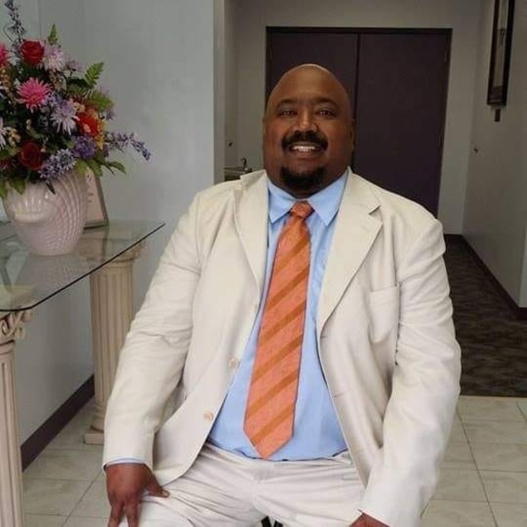 Profile Picture of Lloyd James (@semajl33) on Poshmark