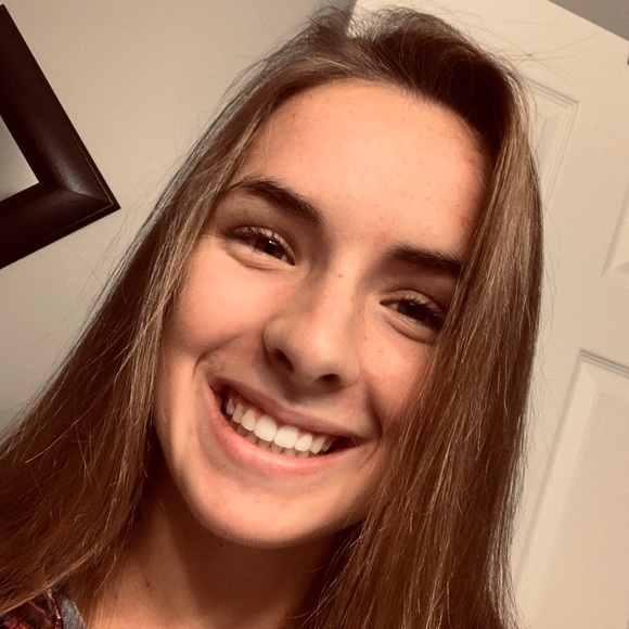 Profile Picture of Makayla Coyan (@makaylacoyan) on Poshmark