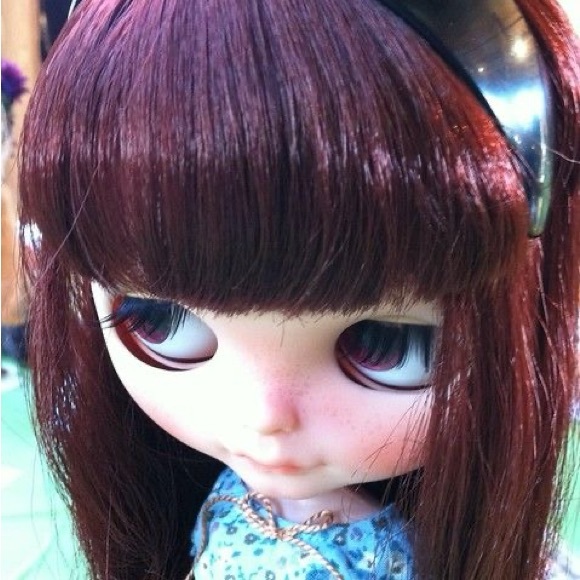 Profile Picture of Roxy Romero (@glowrifys) on Poshmark