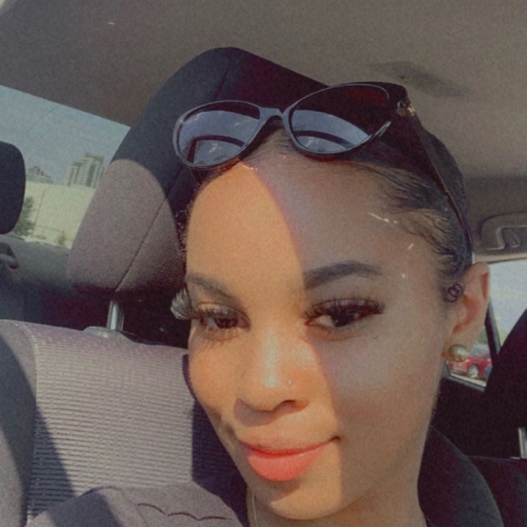 Profile Picture of Jherd Jherd (@jherds) on Poshmark