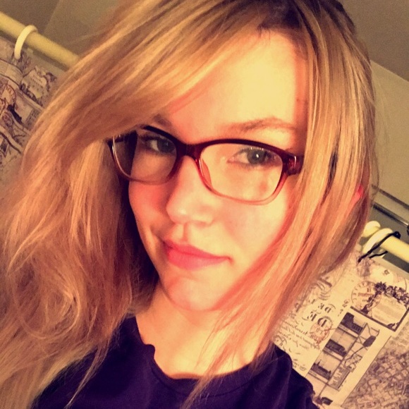 Profile Picture of Emily Seganos (@lunarwishes) on Poshmark