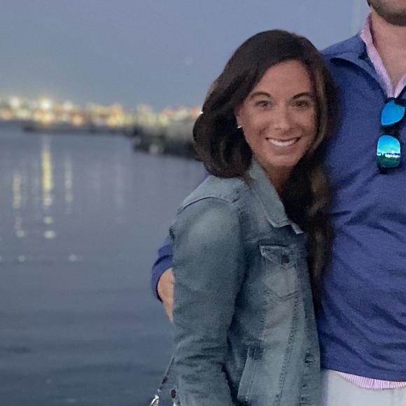 Profile Picture of Lauren Carney (@lauren_c90) on Poshmark