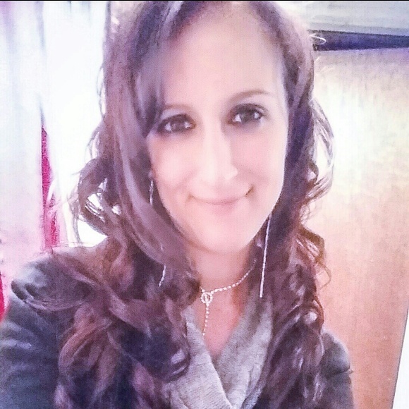 Profile Picture of Christina Grodi (@mylittlespot) on Poshmark