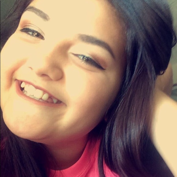 Profile Picture of Bethany Turner (@bethie_leigh) on Poshmark