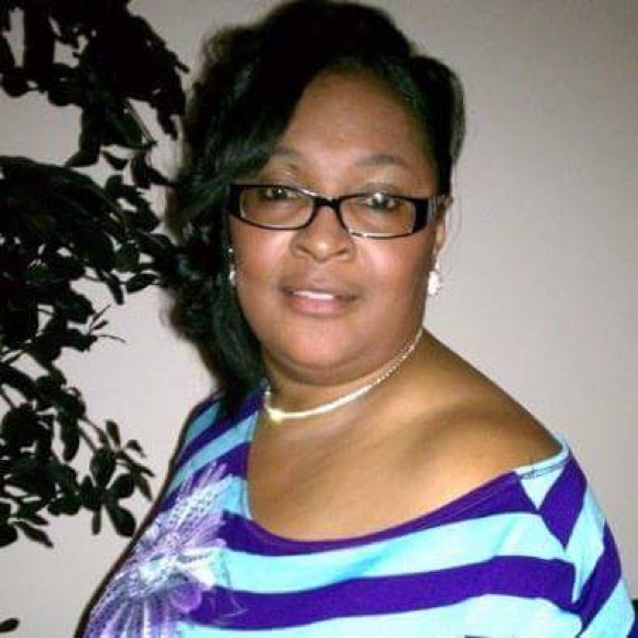 Profile Picture of Miranda Rowe (@mmrowe615) on Poshmark