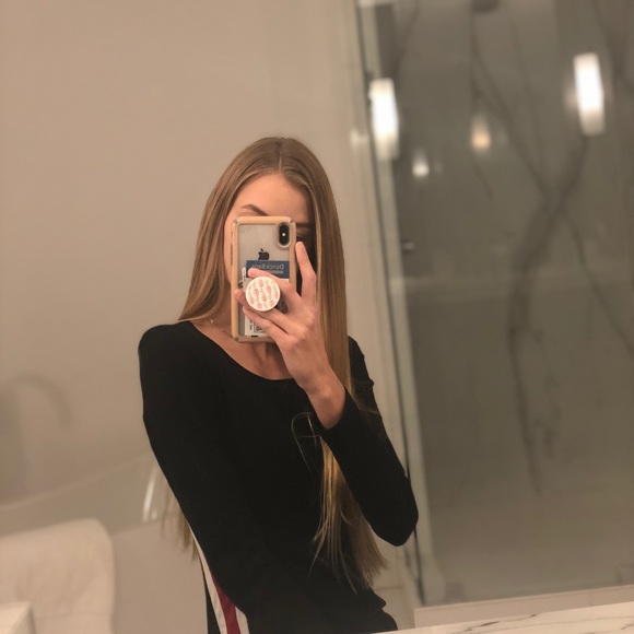 Profile Picture of Ava Simon (@ava_simon) on Poshmark