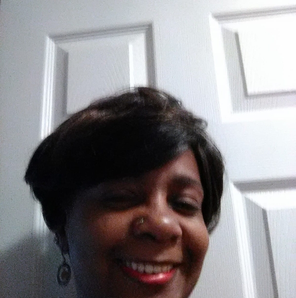 Profile Picture of Cheryl Robinson (@cherylrobins904) on Poshmark