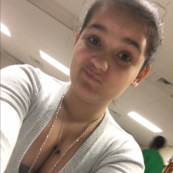 Profile Picture of Sami Switzer (@millerdiable) on Poshmark