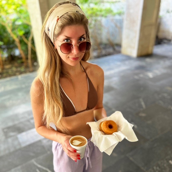 Profile Picture of Jessica Julia (@jessicajuliallo) on Poshmark