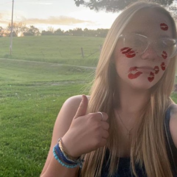 Profile Picture of Olivia Mislivecek (@omislivecek) on Poshmark