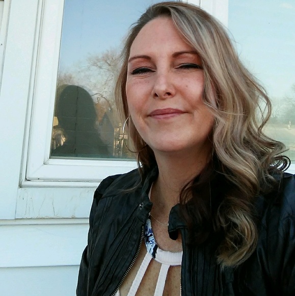 Profile Picture of Jillian Pratt (@jprate) on Poshmark