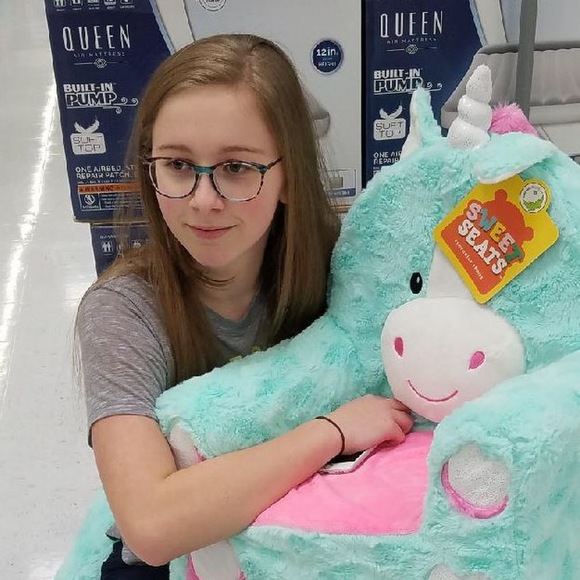 Profile Picture of Emily Marner (@emilymarner) on Poshmark