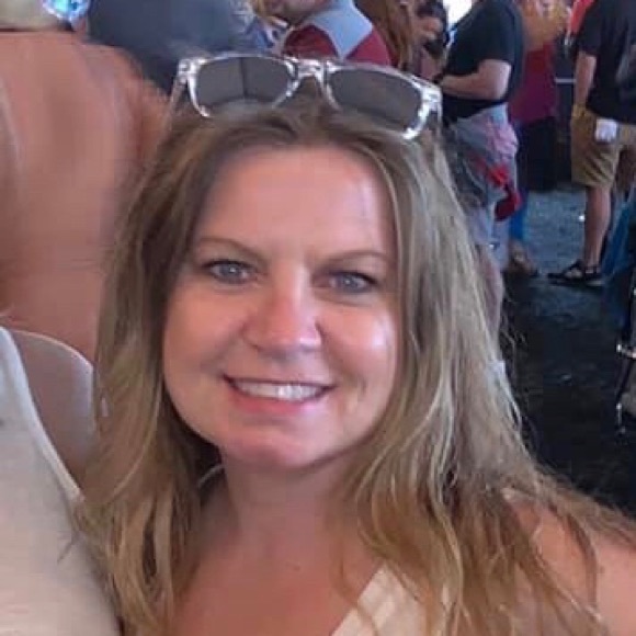 Profile Picture of Tracy Catori (@blueeyedtrace) on Poshmark