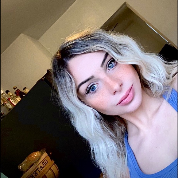 Profile Picture of Kris Keller (@kriskeller) on Poshmark