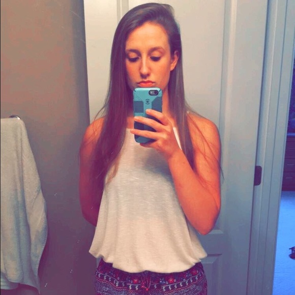 Profile Picture of Emily Hickman (@emhickman03) on Poshmark