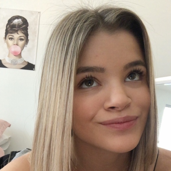 Profile Picture of Danielka Da cunha (@danielkad) on Poshmark