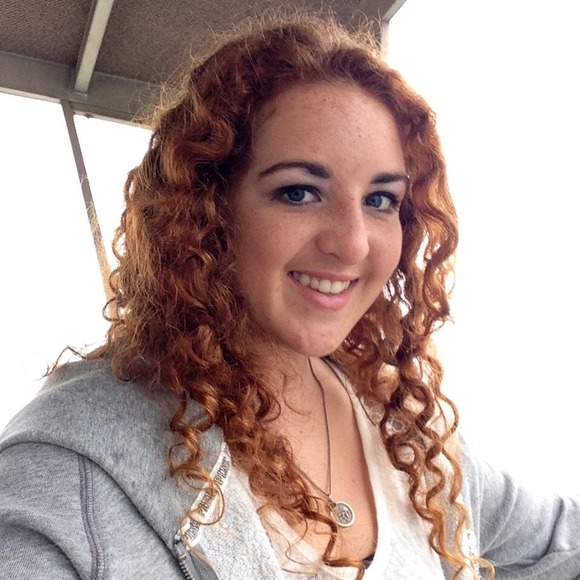 Profile Picture of Renae Zachmeier (@renaez12) on Poshmark