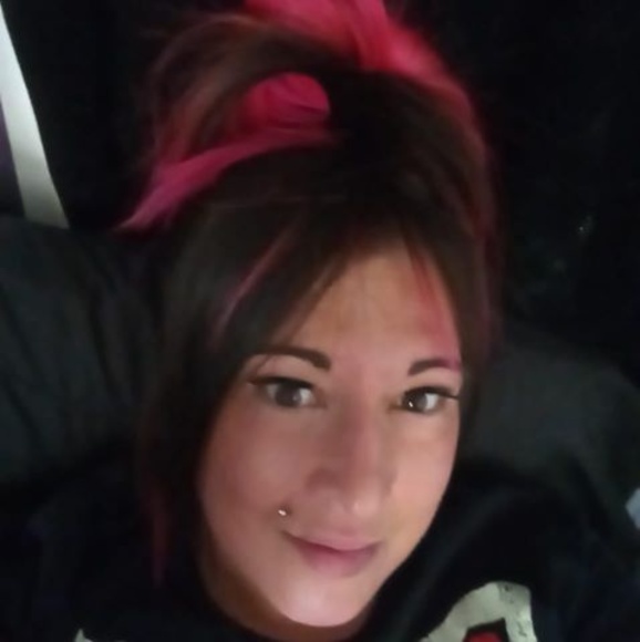 Profile Picture of Billie Foster (@billiefoster83) on Poshmark