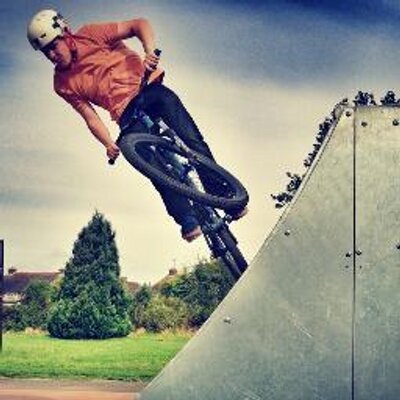 Profile Picture of Christopher (@Chrisalmon) on Twitter