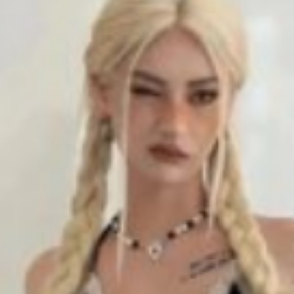 Profile Picture of Amabelle Helen (@amabelma401) on Poshmark