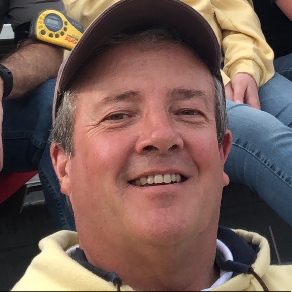 Profile Picture of Robert Major (@robertsmajor) on Poshmark