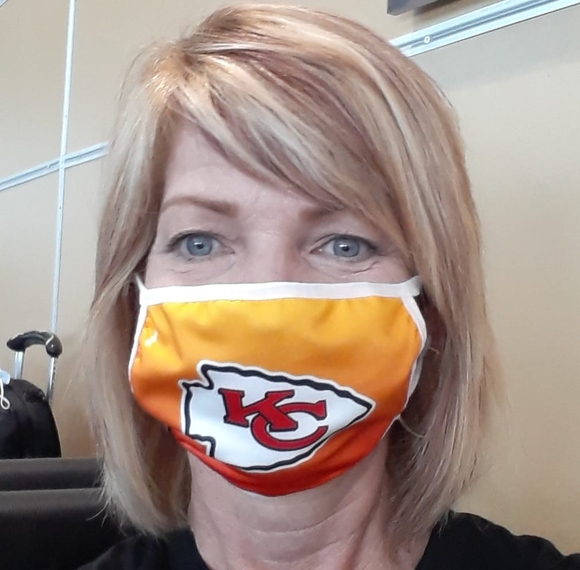 Profile Picture of Kim Darnell (@dkdarnells) on Poshmark