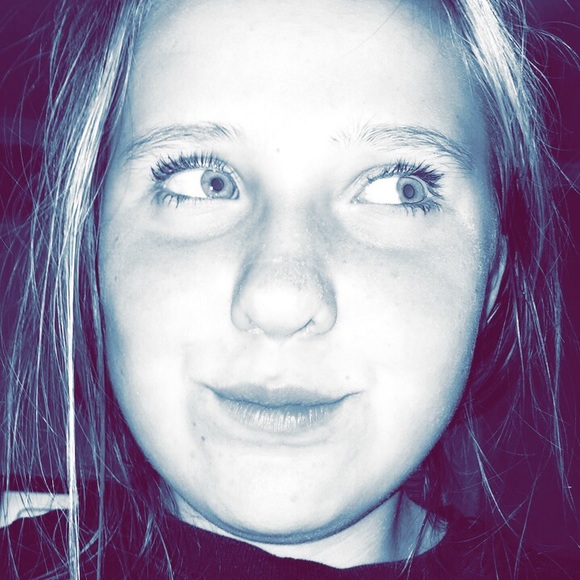 Profile Picture of Ellakate Curington (@ellakateclothes) on Poshmark