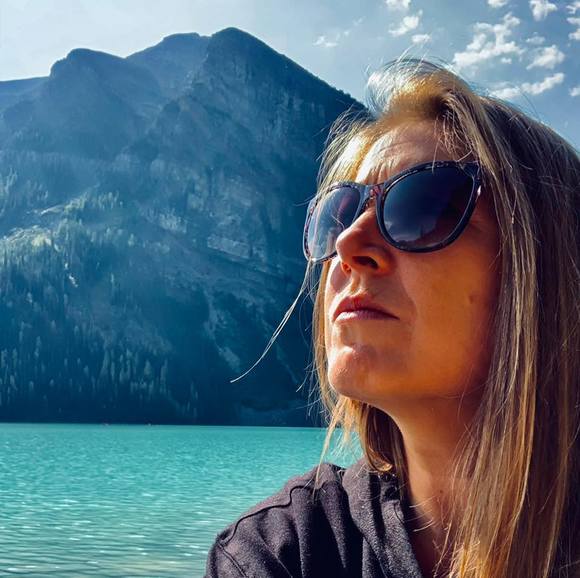 Profile Picture of Amber Smart (@ambersmart250) on Poshmark