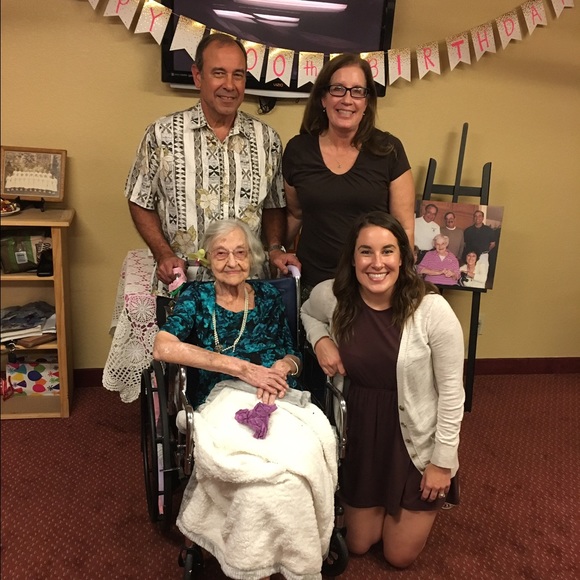 Profile Picture of Dawn Roddy (@roddy5) on Poshmark