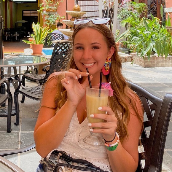 Profile Picture of Katelynn Waters (@katelynn_waters) on Poshmark