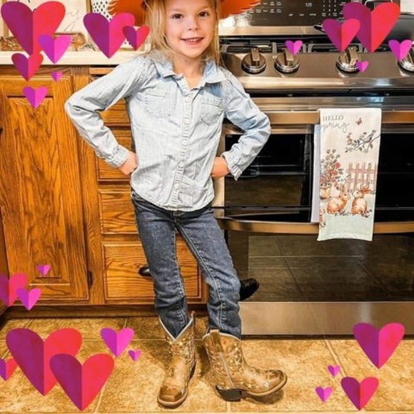 Profile Picture of Sandy Enoch (@sandyenoch) on Poshmark