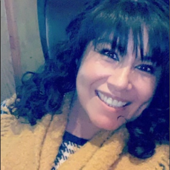 Profile Picture of Yolanda Castillo (@ybcastillo) on Poshmark