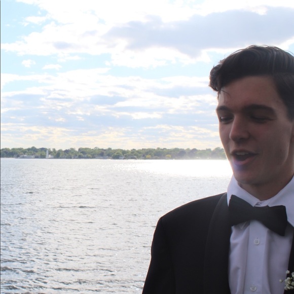 Profile Picture of Zach Debottis (@zachuurrayy) on Poshmark