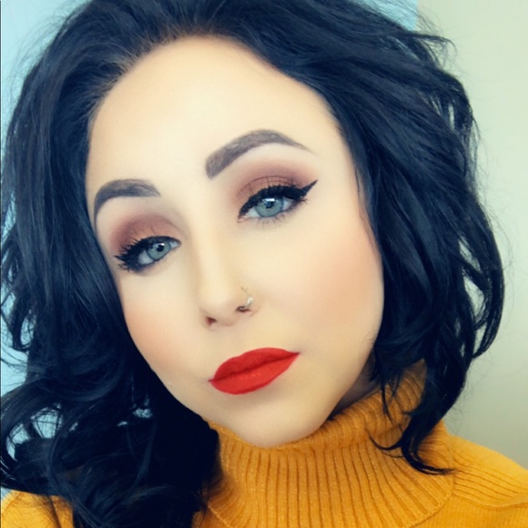 Profile Picture of Stephanie Colamarino (@scolamarino) on Poshmark