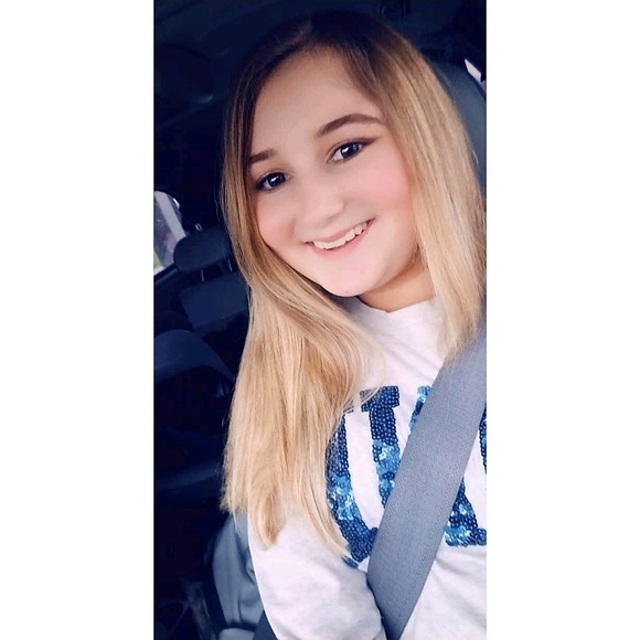 Profile Picture of Olivia Andry (@olivia_andry) on Poshmark