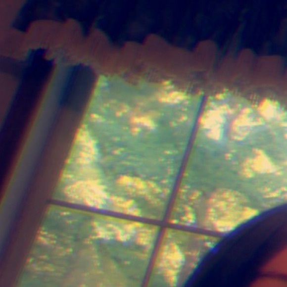 Profile Picture of Taylor Broyhill (@tbro200525) on Poshmark