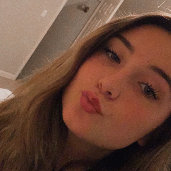 Profile Picture of Mckenzie Thomas (@m_thomass) on Poshmark